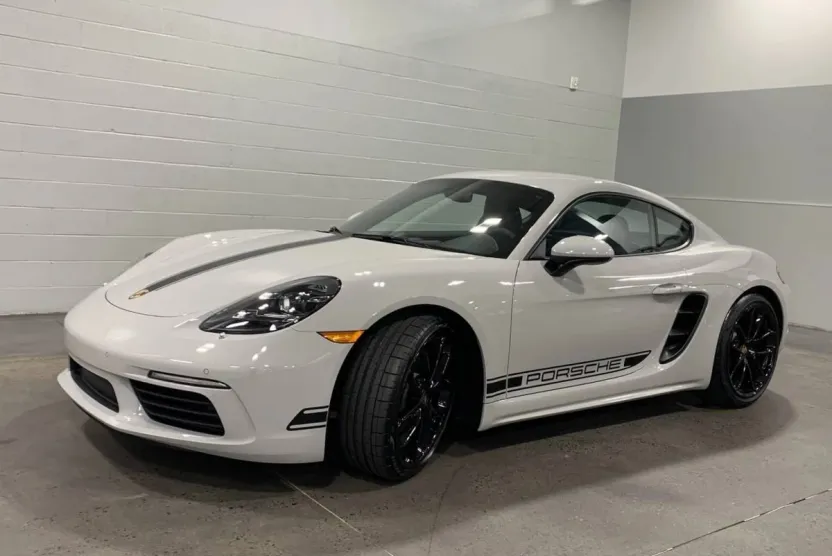2025 Porsche Cayman photo 1