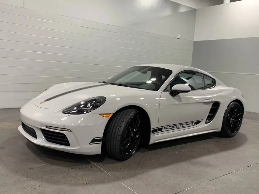 2025 Porsche Cayman photo 1
