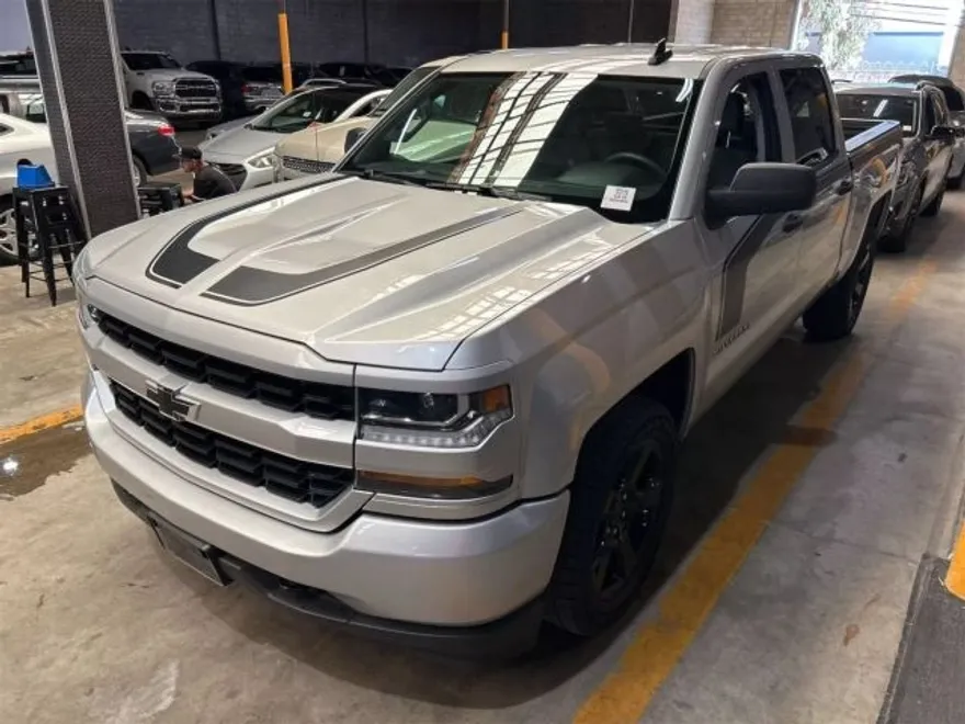 2018 Chevrolet Silverado 1500 Custom photo 1