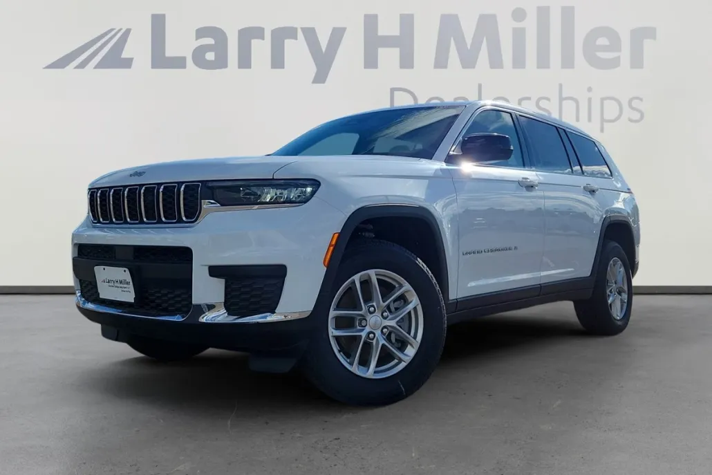 2025 Jeep Grand Cherokee Laredo photo 1