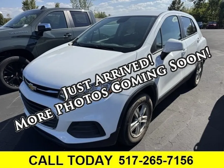 2022 Chevrolet Trax LS photo 1
