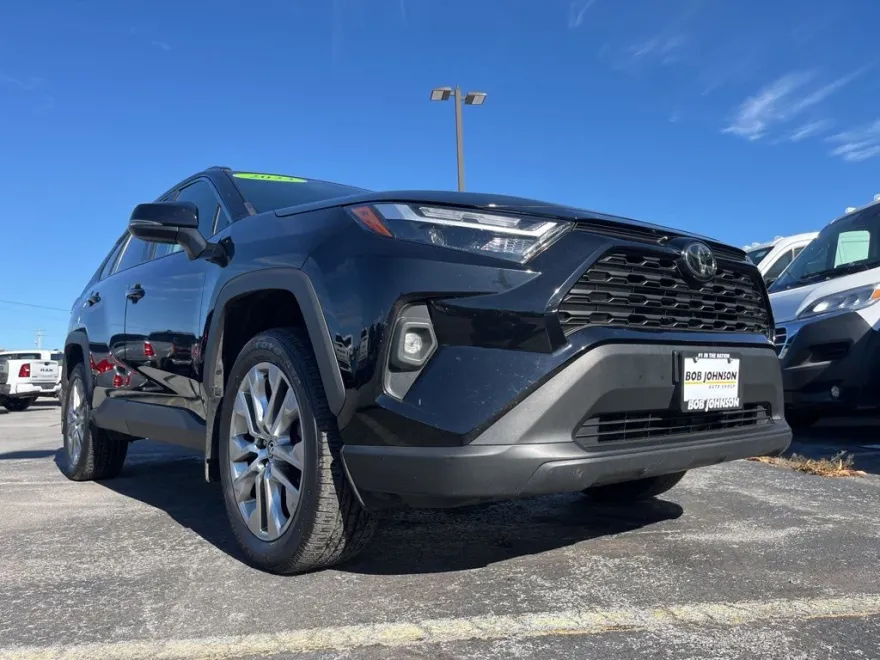 2023 Toyota RAV4 XLE Premium photo 1