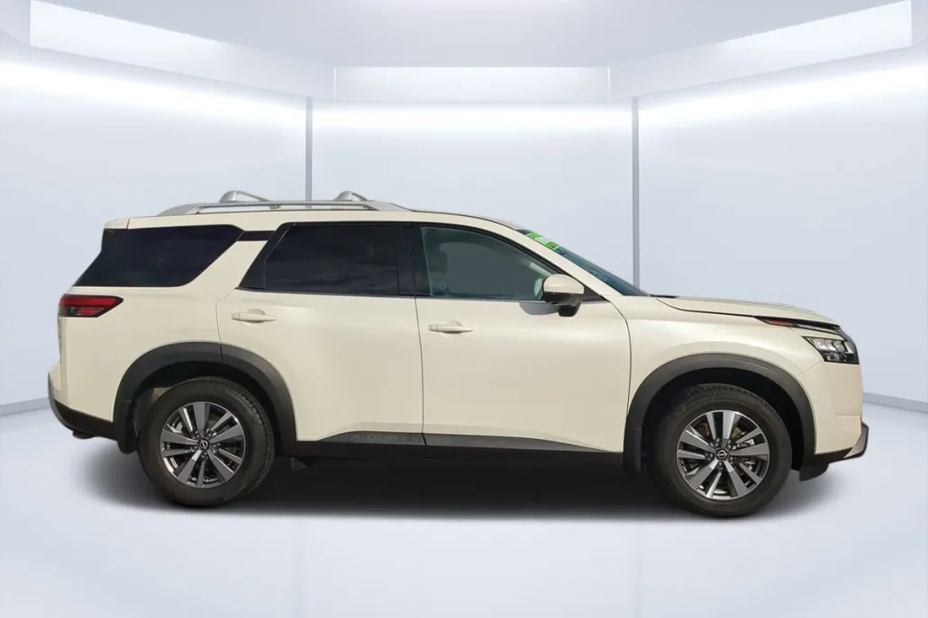2022 Nissan Pathfinder SL photo 1