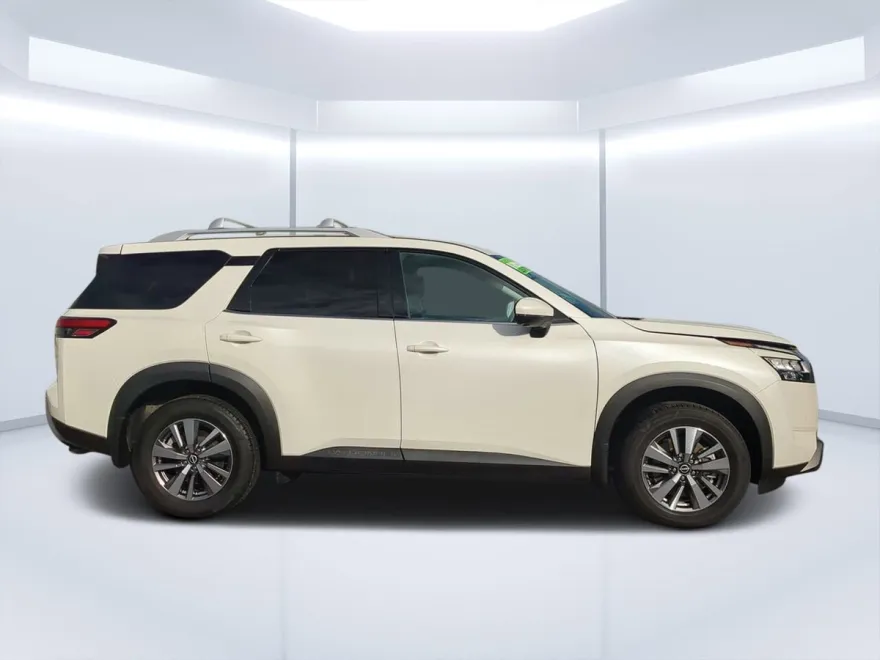 2022 Nissan Pathfinder SL photo 1