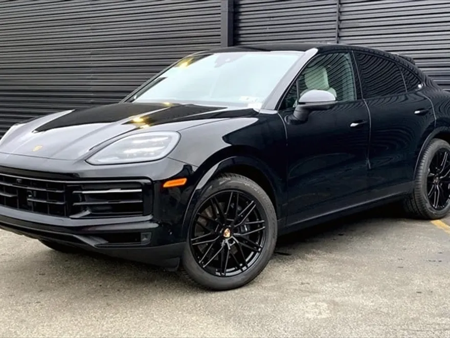 2025 Porsche Cayenne Coupe photo 1