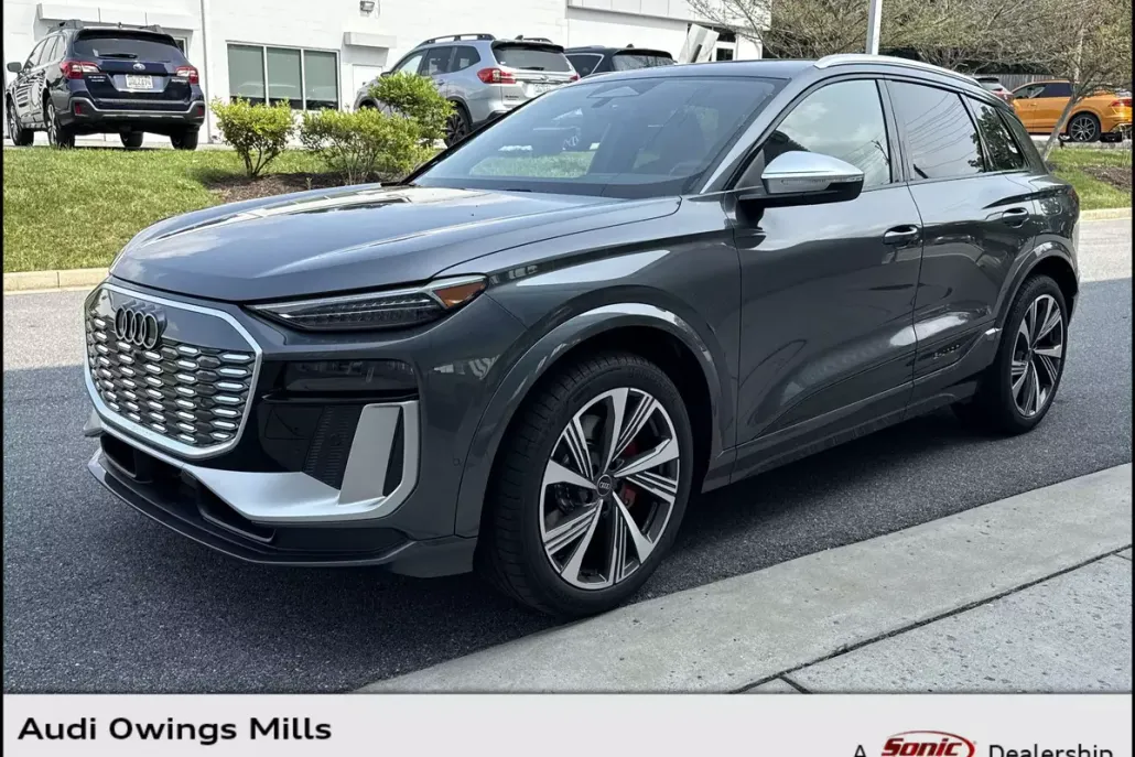 2025 Audi SQ6 photo 1