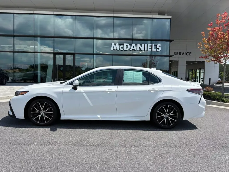 2021 Toyota Camry SE photo 1