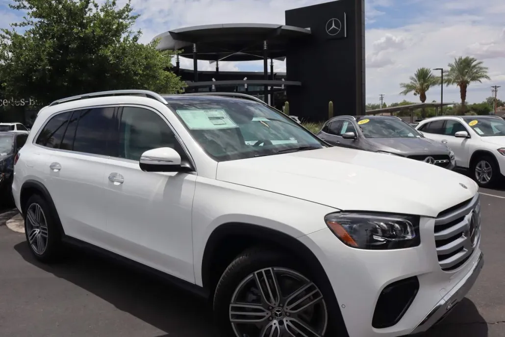 2024 Mercedes Benz GLS 450 4MATIC photo 1