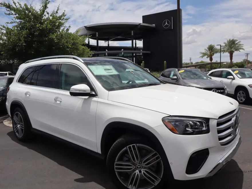 2024 Mercedes Benz GLS 450 4MATIC photo 1