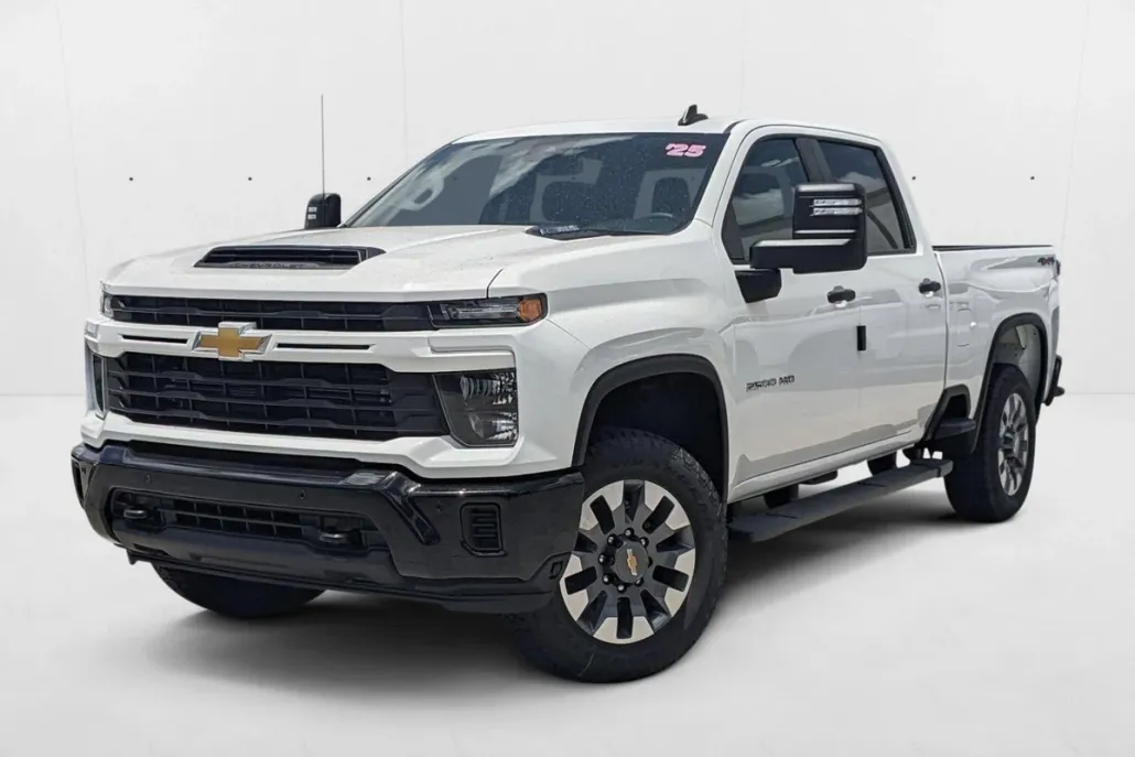 2025 Chevrolet Silverado 2500HD Custom photo 1