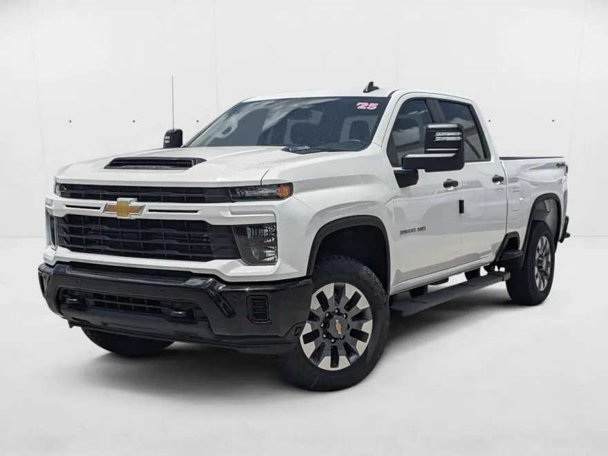 2025 Chevrolet Silverado 2500HD Custom photo 1