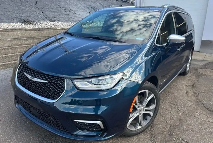 2022 Chrysler Pacifica Pinnacle photo 1