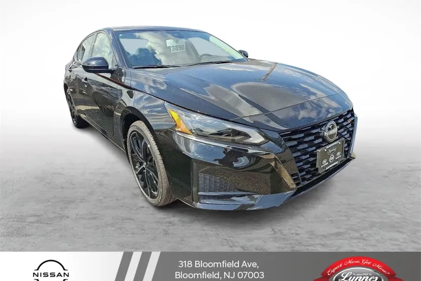 2025 Nissan Altima SR photo 1