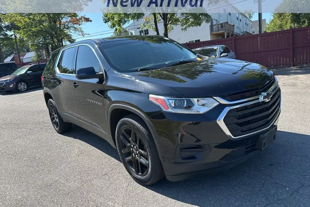2021 Chevrolet Traverse LS photo 1