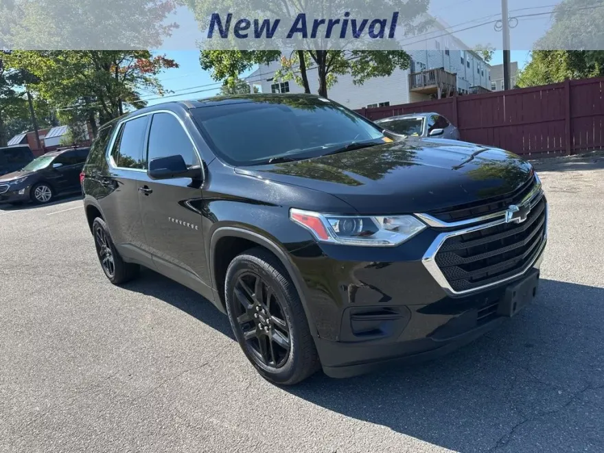 2021 Chevrolet Traverse LS photo 1