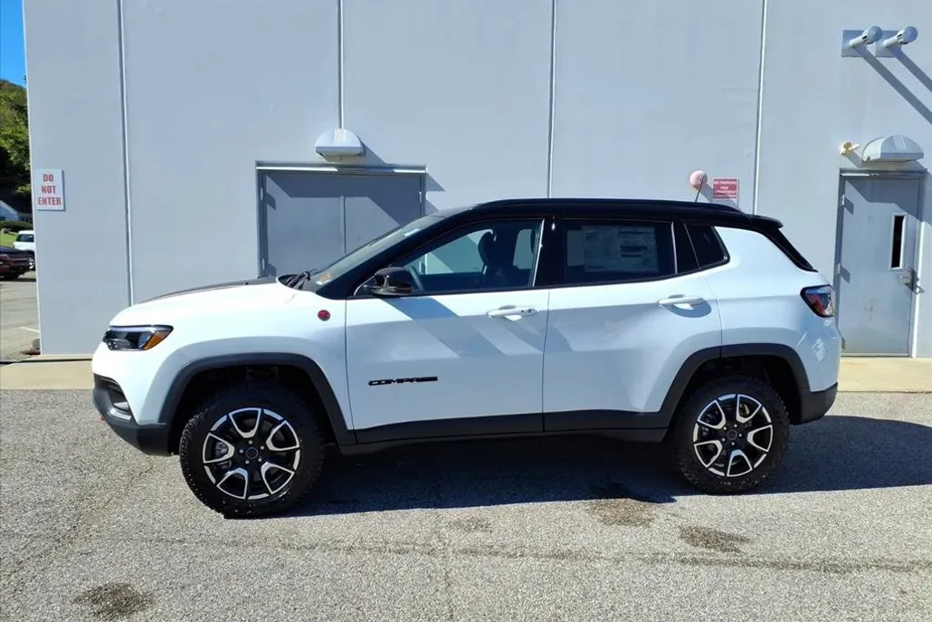 2026 Jeep Compass Trailhawk photo 1
