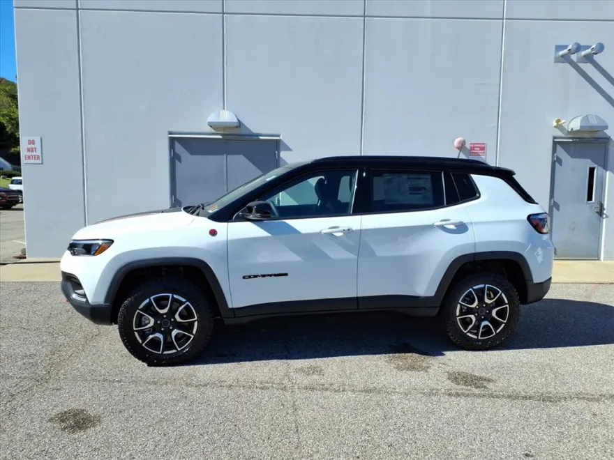 2026 Jeep Compass Trailhawk photo 1