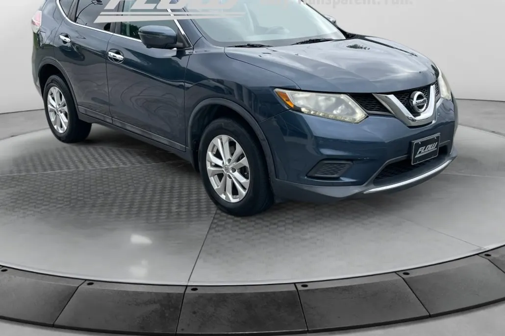 2016 Nissan Rogue SV photo 1