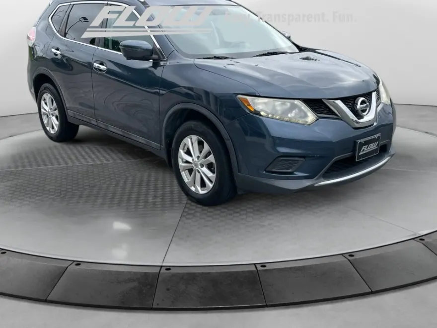 2016 Nissan Rogue SV photo 1