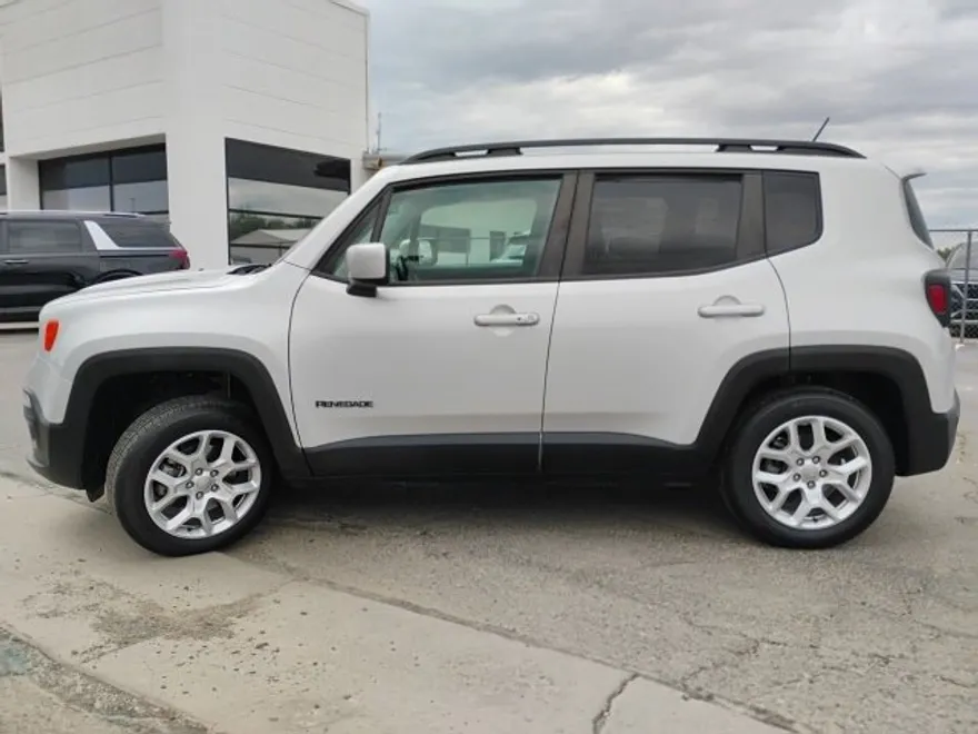 2017 Jeep Renegade Latitude North Edition photo 1