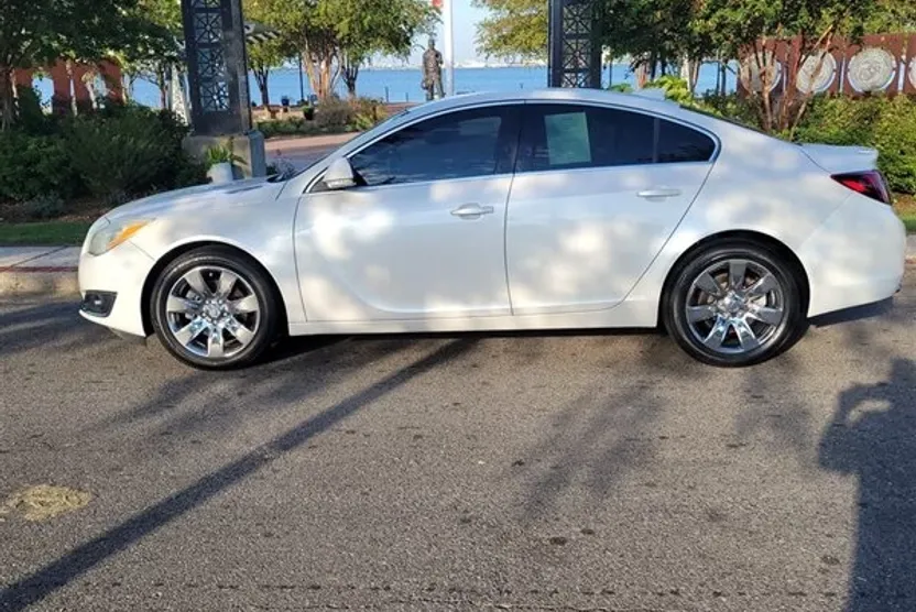 2016 Buick Regal photo 1