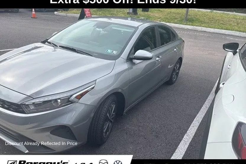 2023 Kia Forte LXS photo 1