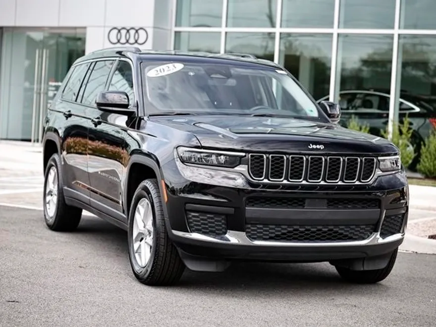 2023 Jeep Grand Cherokee Laredo photo 1
