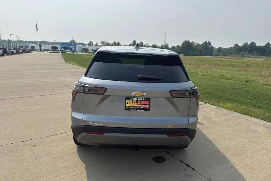 2026 Chevrolet Equinox LT photo 1
