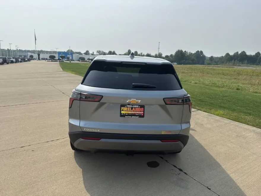 2026 Chevrolet Equinox LT photo 1