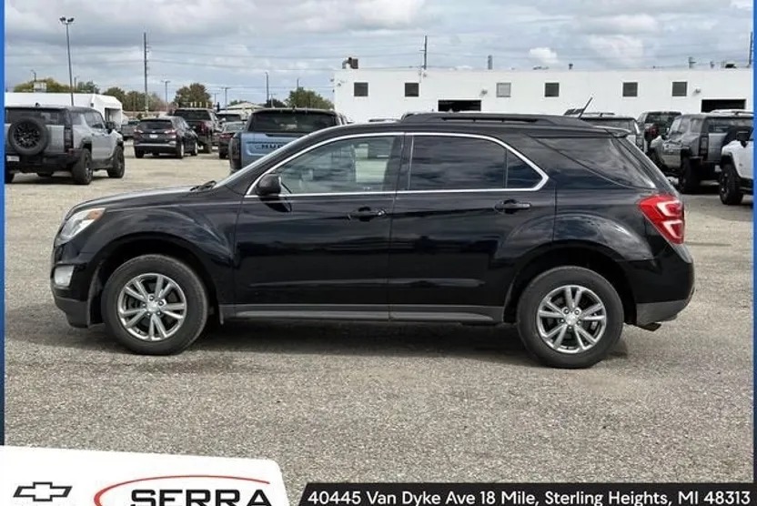 2017 Chevrolet Equinox LT photo 1