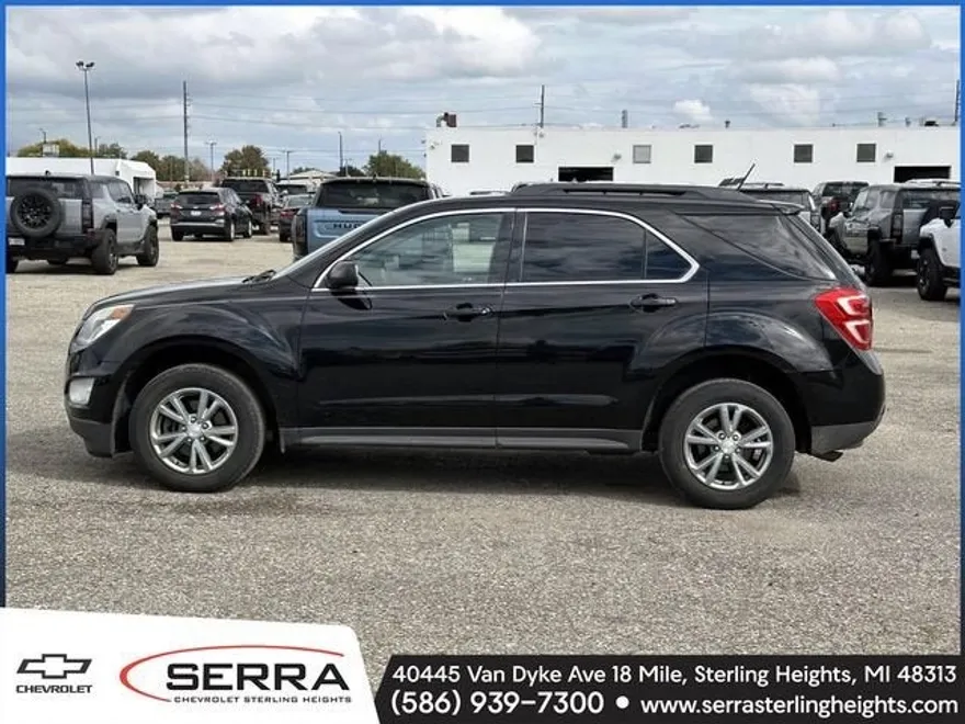 2017 Chevrolet Equinox LT photo 1