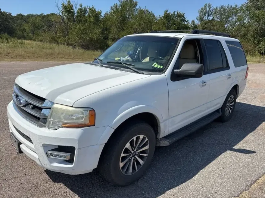 2015 Ford Expedition XLT photo 1