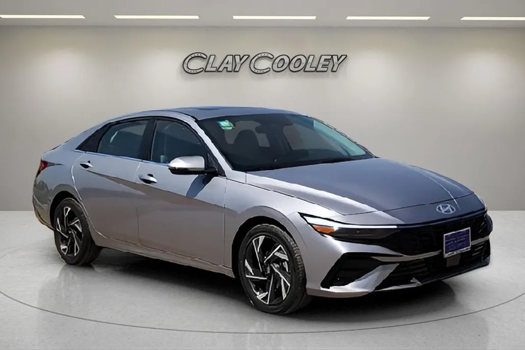 2025 Hyundai Elantra Limited photo 1