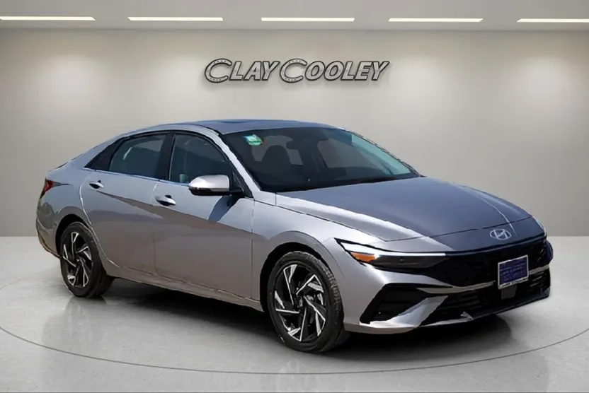 2025 Hyundai Elantra Limited photo 1