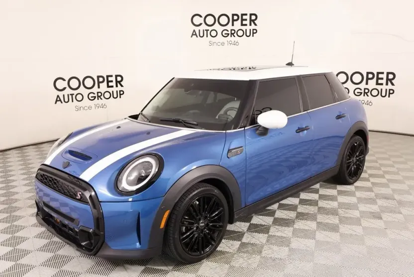 2023 Mini Cooper 4 Door Hardtop photo 1