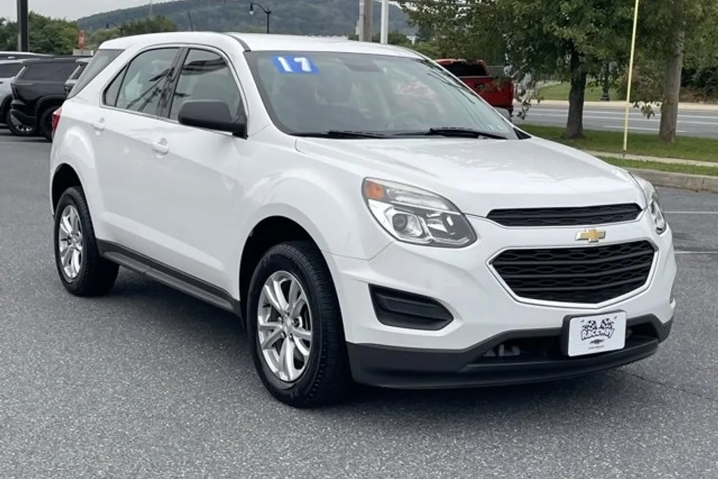 2017 Chevrolet Equinox LS photo 1