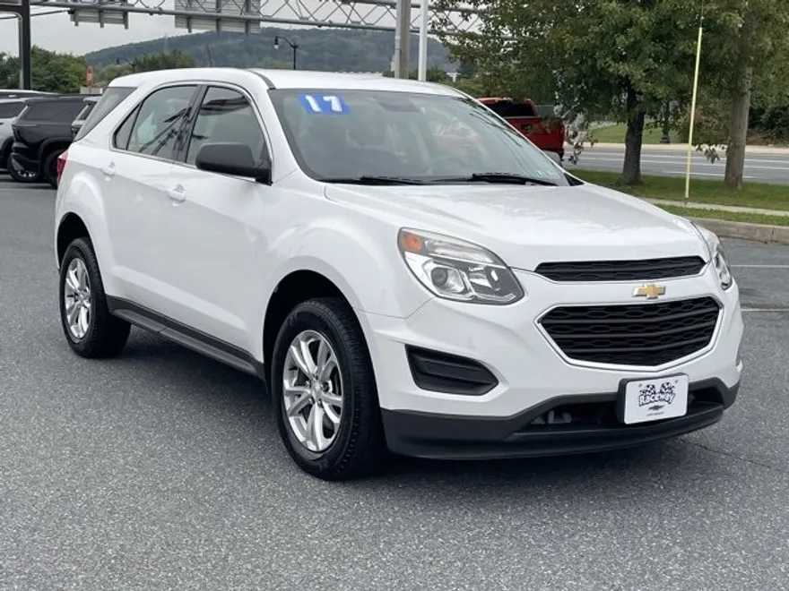 2017 Chevrolet Equinox LS photo 1