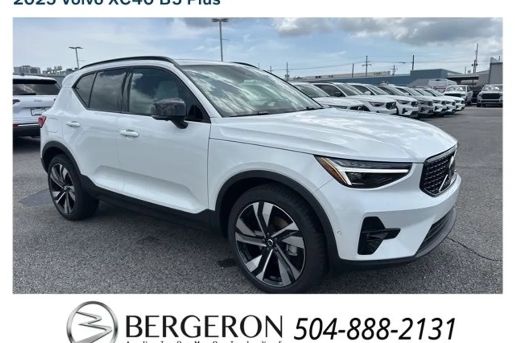 2025 Volvo XC40 Plus photo 1