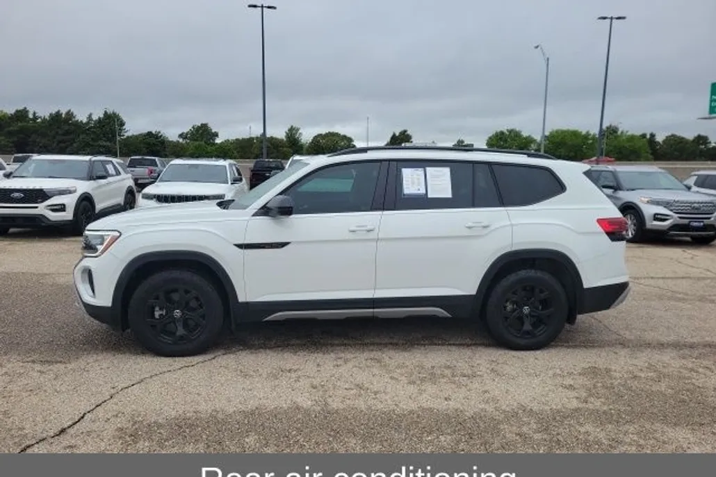 2024 Volkswagen Atlas Peak Edition SE Technology photo 1