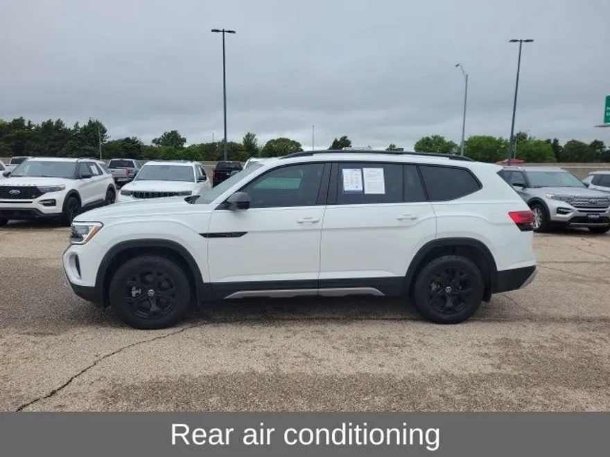 2024 Volkswagen Atlas Peak Edition SE Technology photo 1