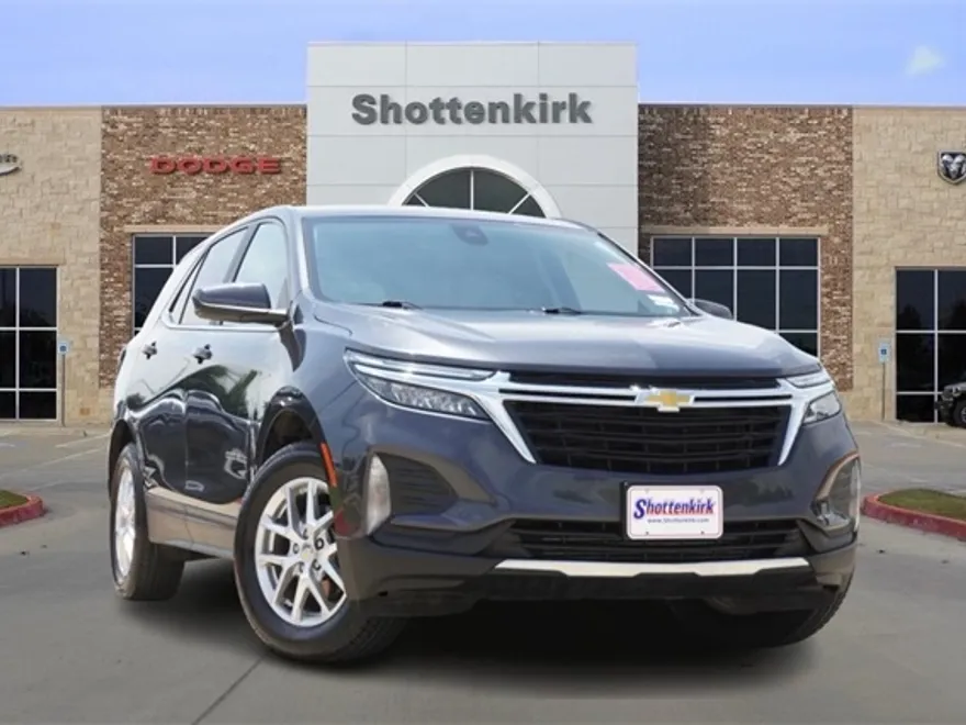 2023 Chevrolet Equinox LT photo 1