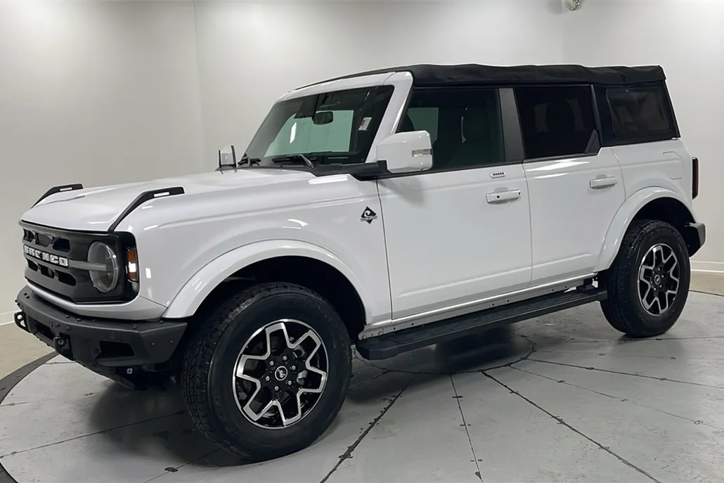 2022 Ford Bronco Outer Banks photo 1