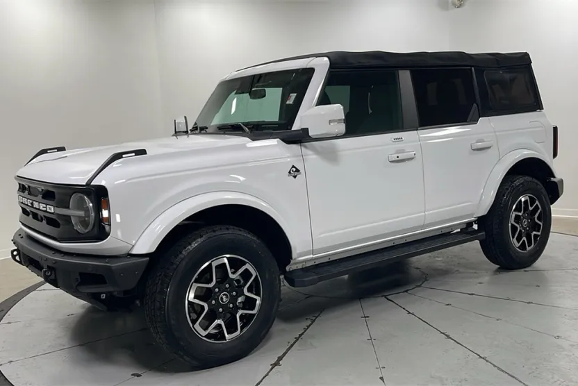 2022 Ford Bronco Outer Banks photo 1