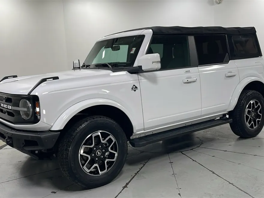 2022 Ford Bronco Outer Banks photo 1
