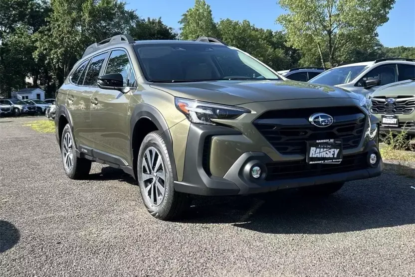 2025 Subaru Outback Premium photo 1