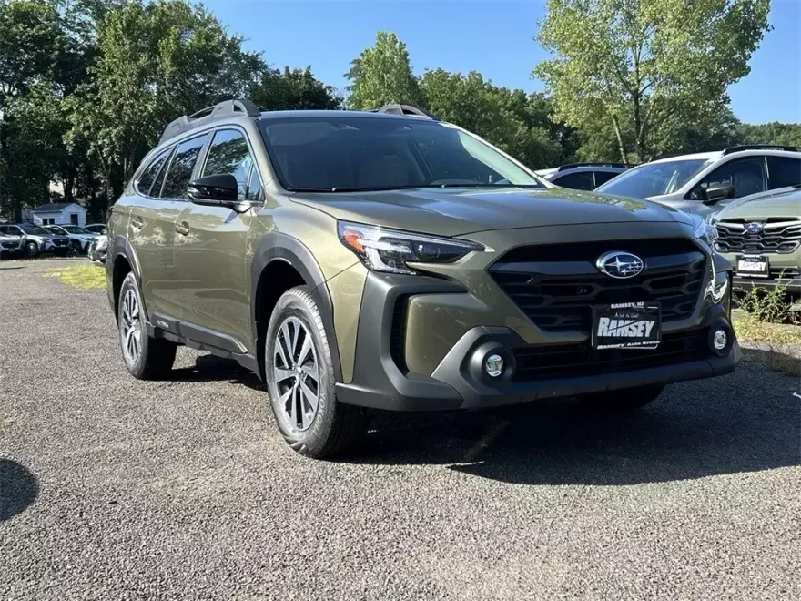 2025 Subaru Outback Premium photo 1