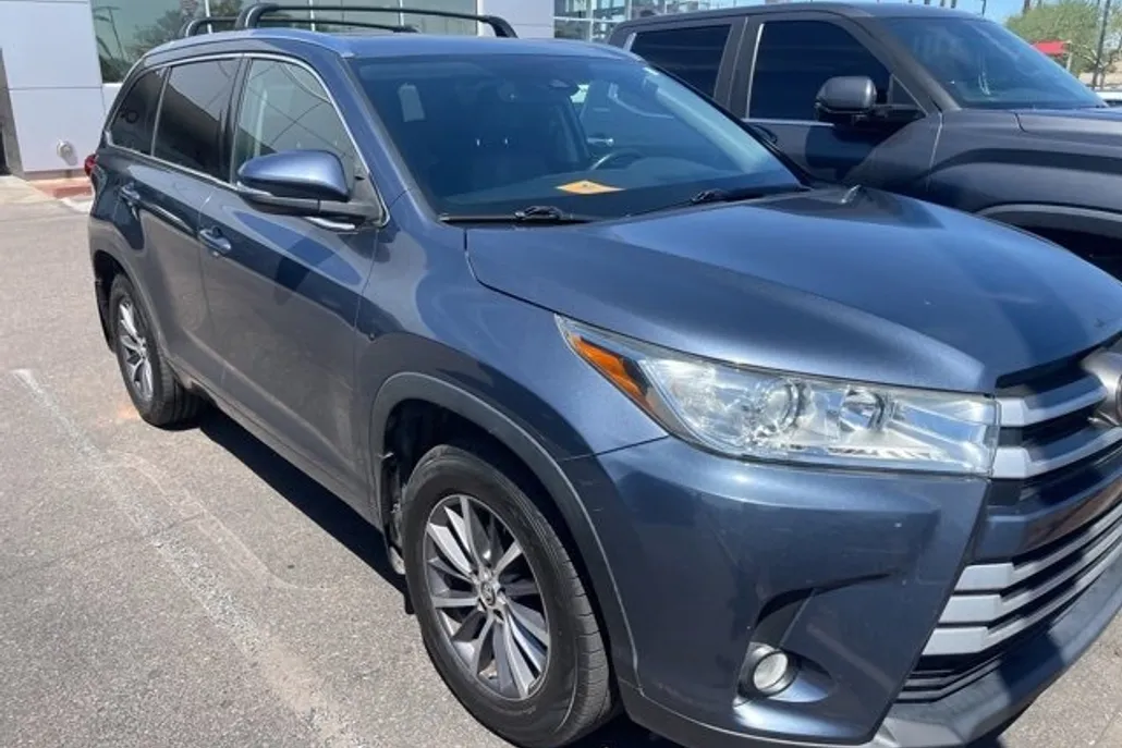 2018 Toyota Highlander SE XLE photo 1