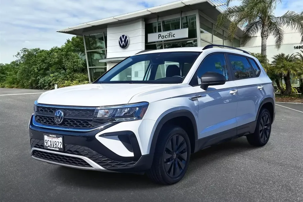 2022 Volkswagen Taos S photo 1