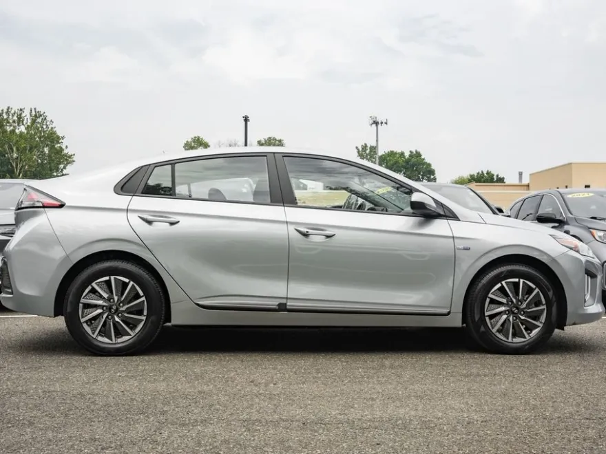 2020 Hyundai Ioniq Electric SE photo 1
