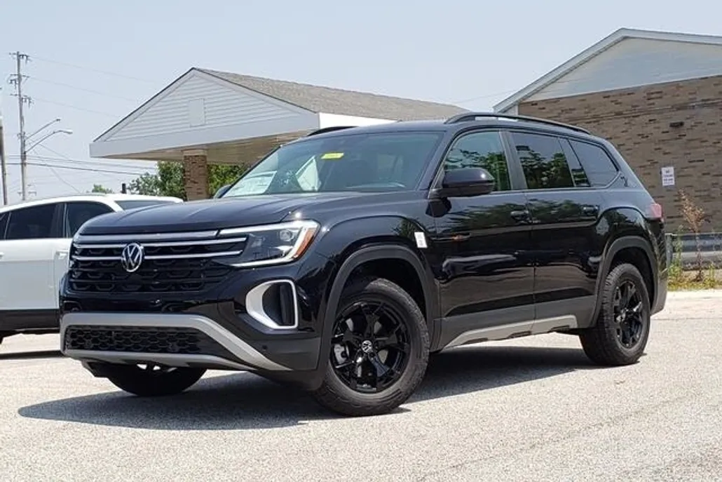 2025 Volkswagen Atlas Peak Edition SE photo 1